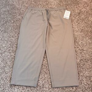 NWT Lululemon Tapered Leg Mid-Rise Crop 25” Luxtreme XL